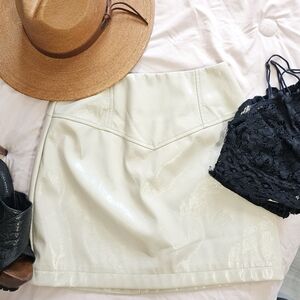 7 for all Mankind Cute Beige Ivory Mini Skirts Size Xsmall  New With Tags